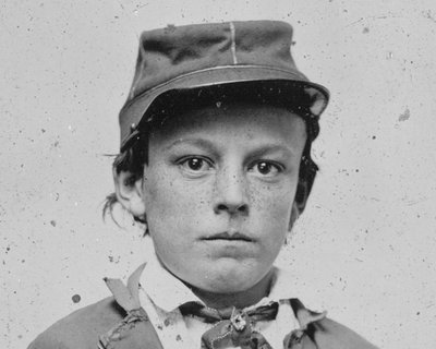 Unidentified-young-soldier-in-Confederate-infantry-uniform-possibly-drummer-boy.jpg