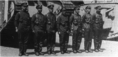 6027_Tank_and_AFV_Crew_Uniforms_since_1916-10.jpg