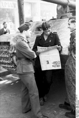 Bundesarchiv_Bild_101I-721-0395-13,_Paris,_Panzereinheit_der_Waffen-SS.jpg (55.91 КБ) Просмотров: 3000 Bundesarchiv_Bild_101I-721-0395-13,_Paris,_Panzereinheit_der_Waffen-SS.jpg